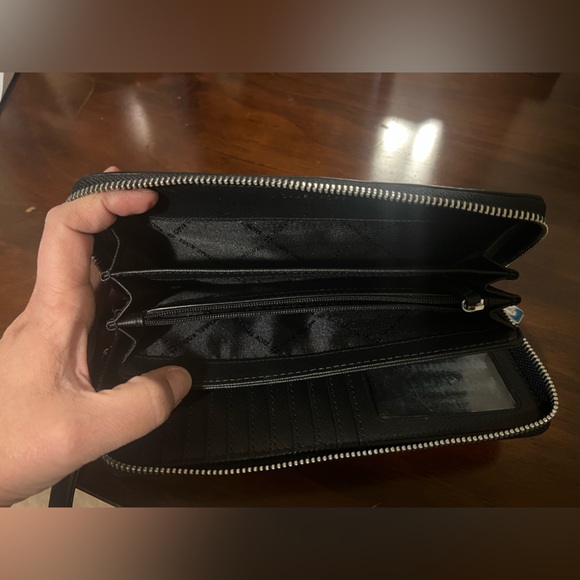 Michael Kors large wallet with wristband - Picture 3 of 4